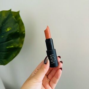 LAURA GELLER | Lipstick 💄 Shade Tribeca Tan